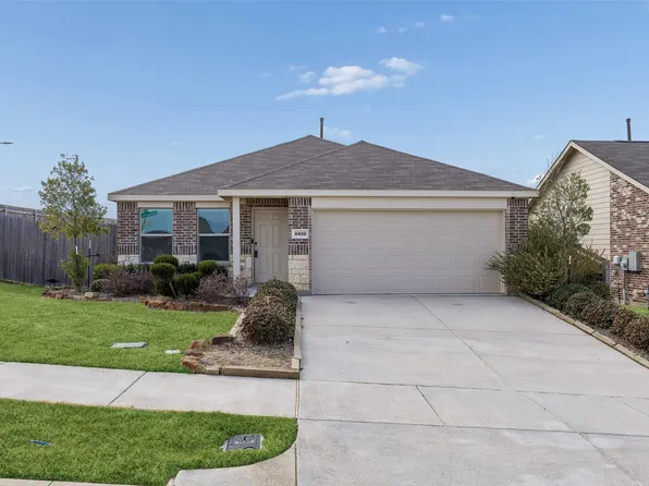 8408 Hollow Bend St, Fort Worth, TX 76123