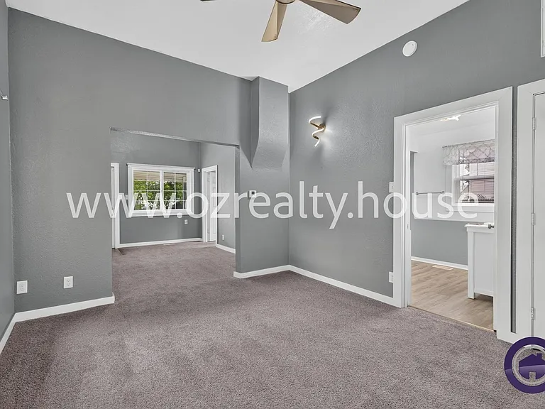 565 Viking St — Photo 11