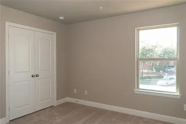 2572 Jackson Dr — Photo 4