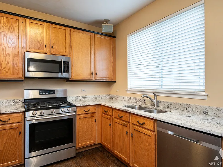 2838 N Greenwood Ave — Photo 3