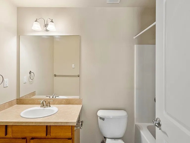Townhomes/Apartments - 259 Se Ely St — Photo 8