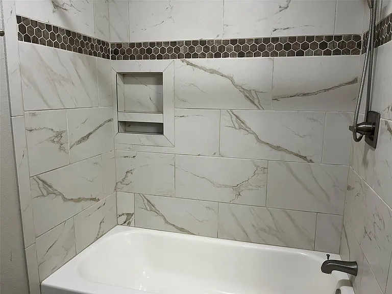 304 S Shadowbend Ave — Photo 32