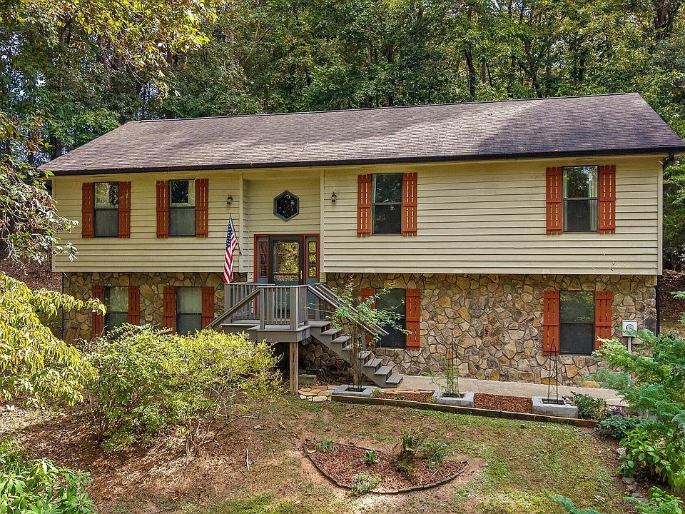 1st image of 320 Old Lake Rd
