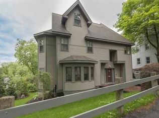 221 Reservoir Rd, Brookline, MA 02467