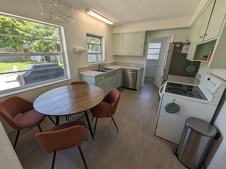 177 NE Spanish Ct — Photo 12