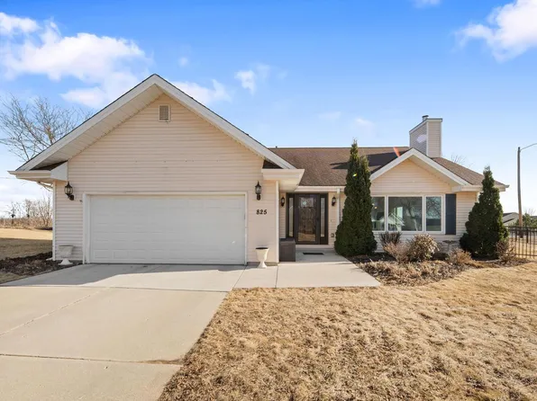 825 Royal DRIVE, West Bend, WI 53090