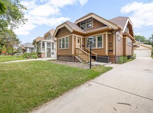 4040 N Larkin St #4042, Milwaukee, WI 53211