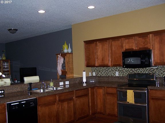 5th image of 7106 NE 62nd St