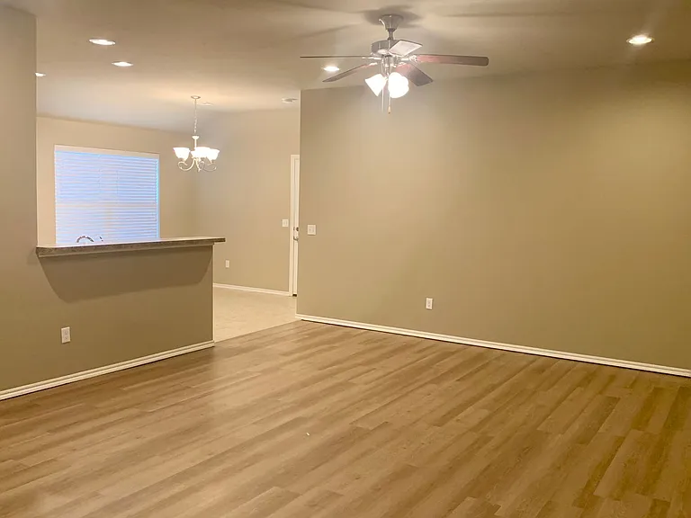 2712 Demotte Dr — Photo 3
