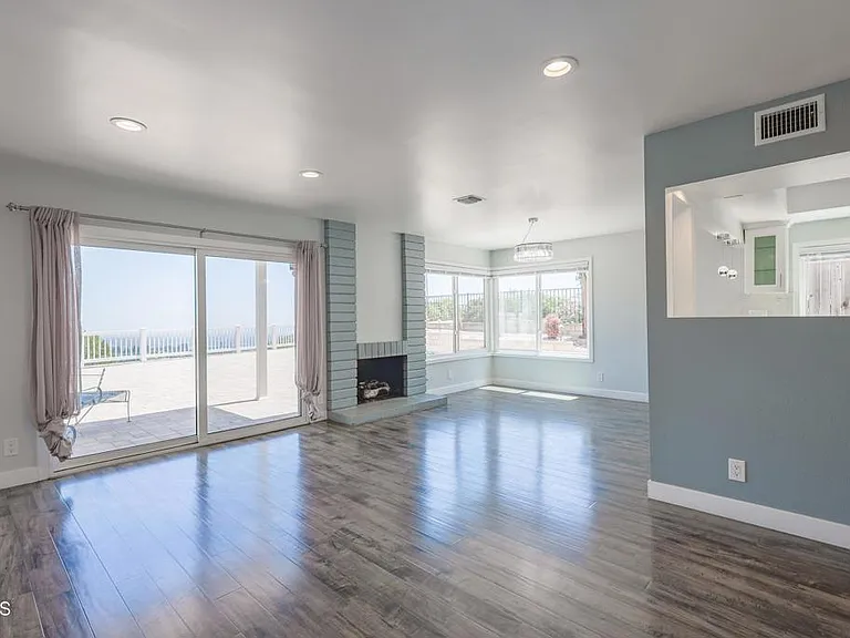 738 Galaxy Heights Dr — Photo 3