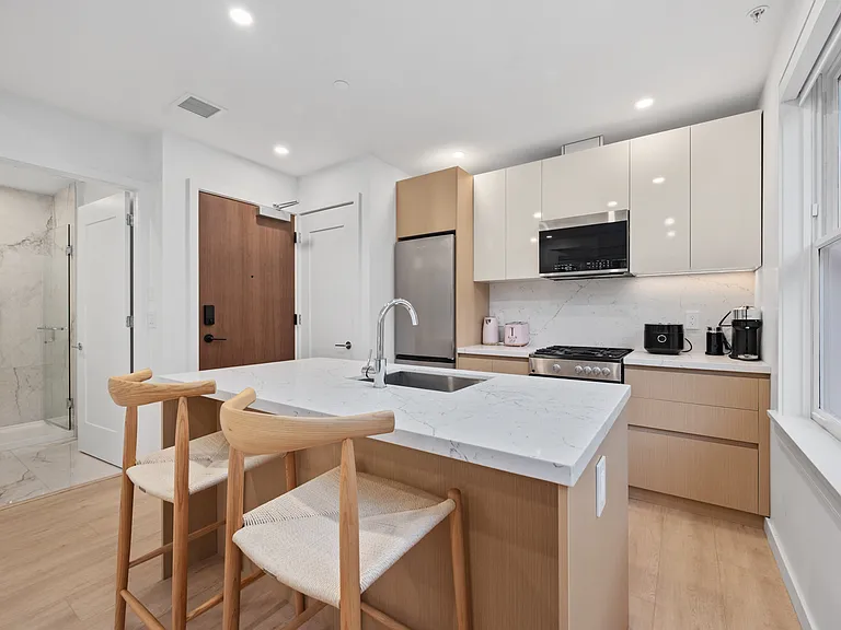 957 Nicola St #203 — Photo 14