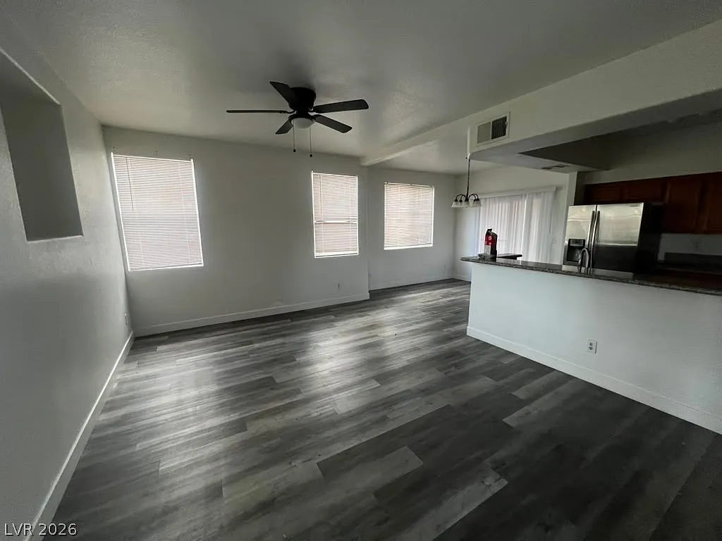 3 bed, 2.0 bath, 1344 sqft, $2,100 — Photo 4