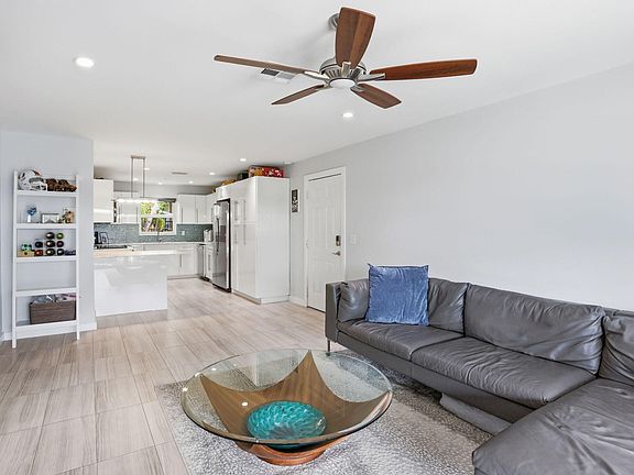 4th image of 807 NE 1st Street #6w