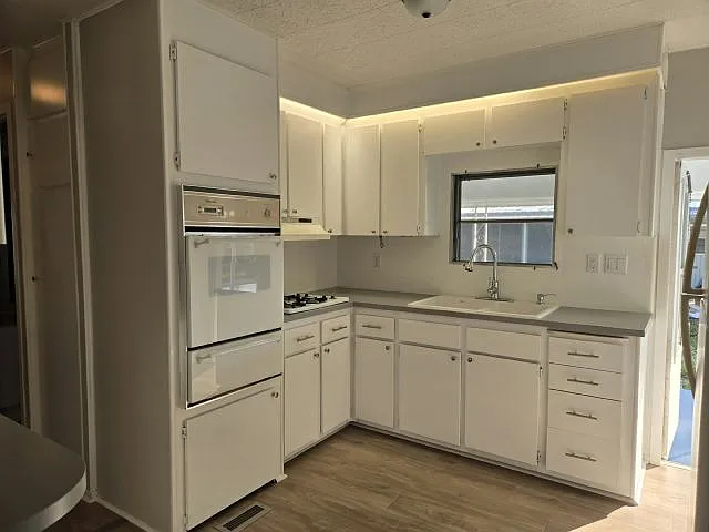 315 50th Avenue Plz W #105 — Photo 2