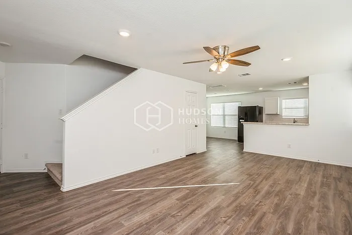 4 bed, 2.5 bath, 1851 sqft, $2,005 — Photo 4