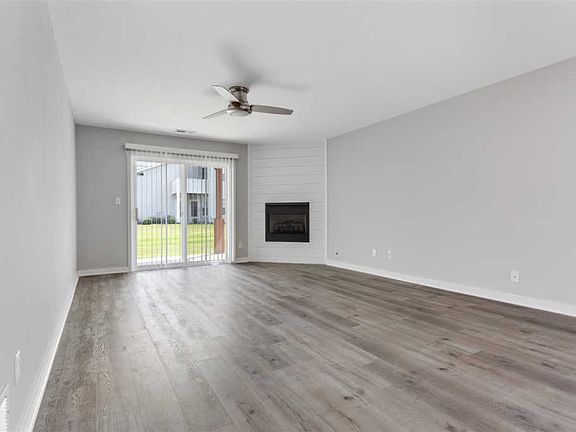 5th image of 6447 Oak Crest Ln