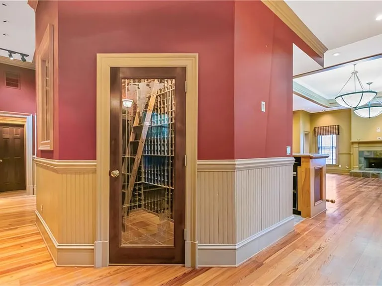 430 W Wesley Rd NW — Photo 30