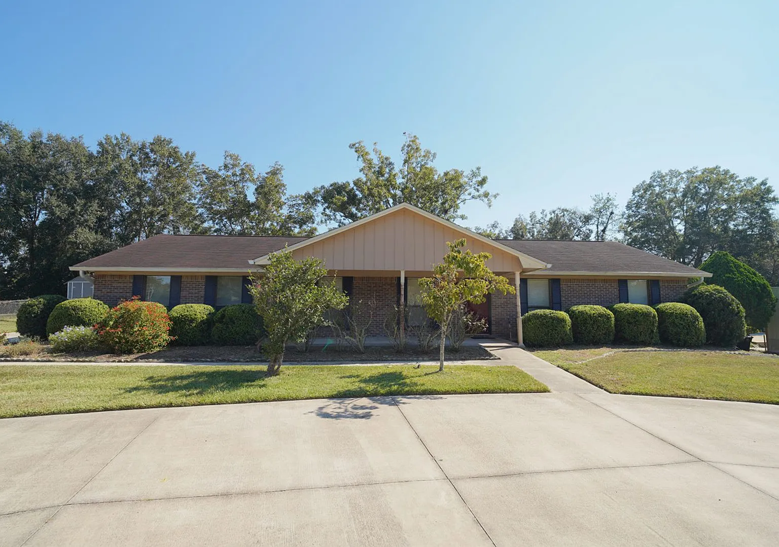 3 Bed / 3 Bath Home in NW with Pole Barn for your toys! — Photo 1