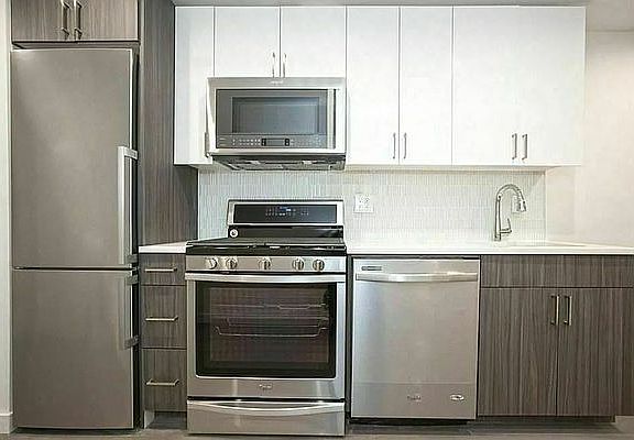 2nd image of 314 W 39th St APT 2W