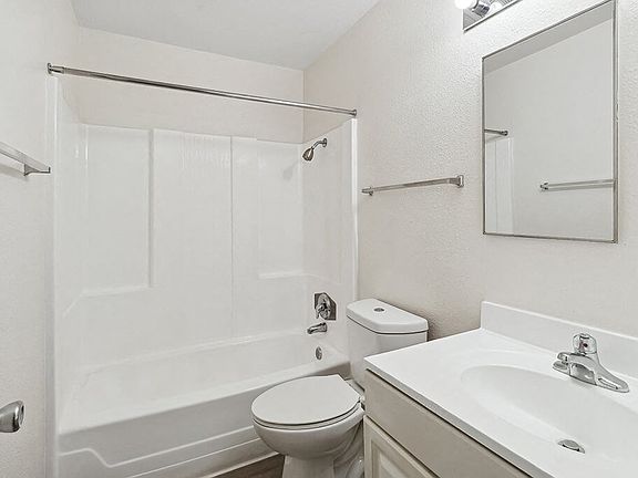 5th image of 3884 1/2 Caminito Aguilar Dr #3884C