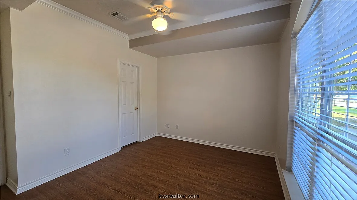 3 bed, 3.0 bath, 1335 sqft, $1,600 — Photo 3