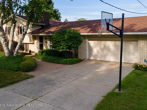 3rd image of 15163 Yorkleigh Dr