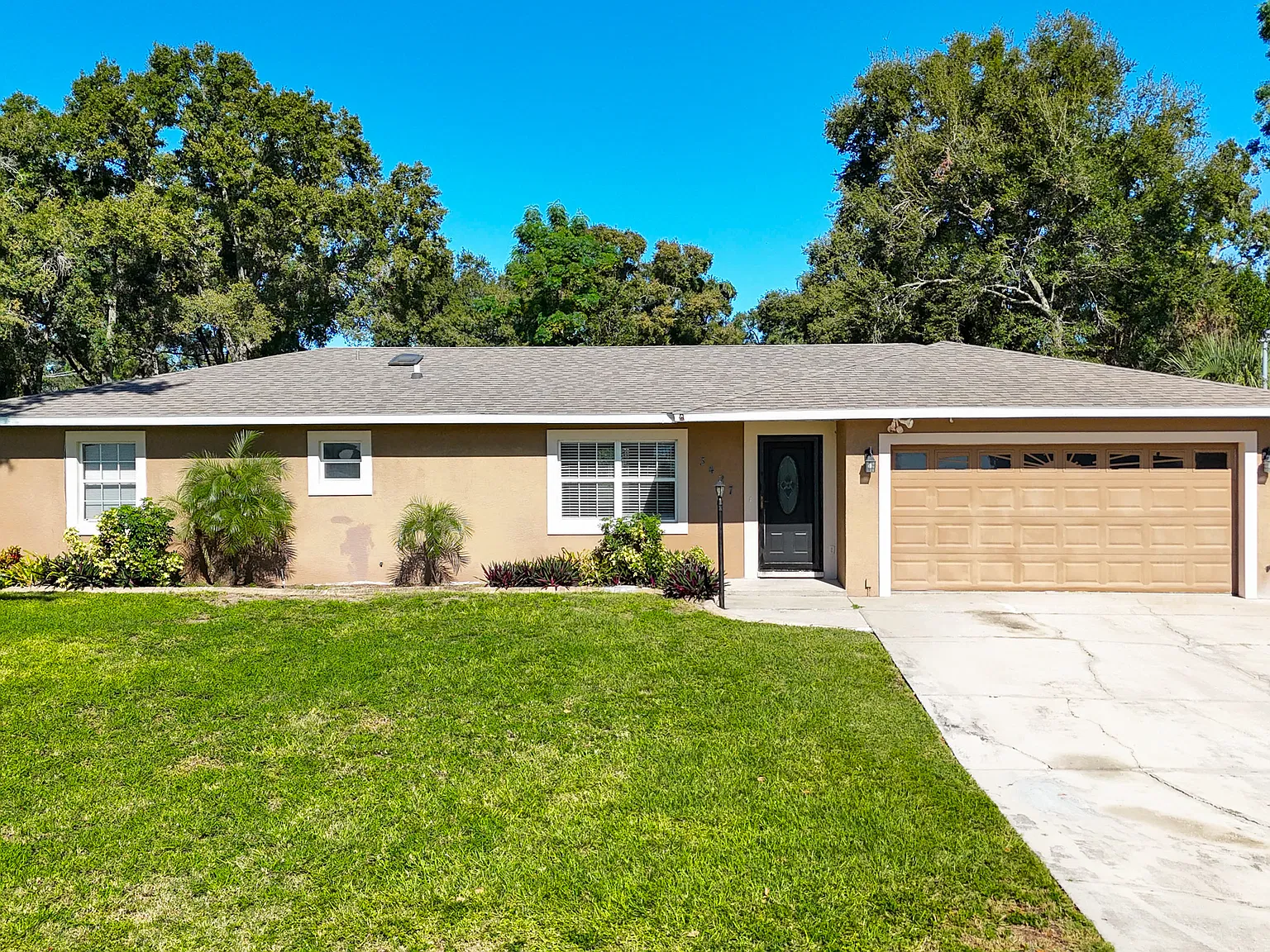 3 bed, 1692 sqft, $1,900 — Photo 1