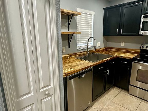 4th image of 253 Carina Cir