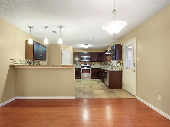 3rd image of 14842 Canyonridge Dr