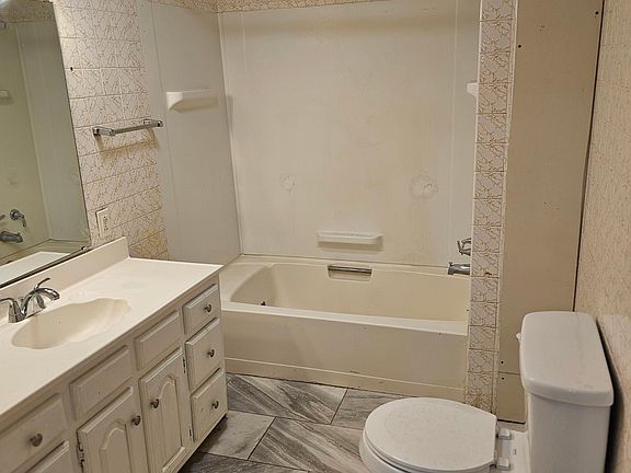 5th image of 1608 3rd Ave #1