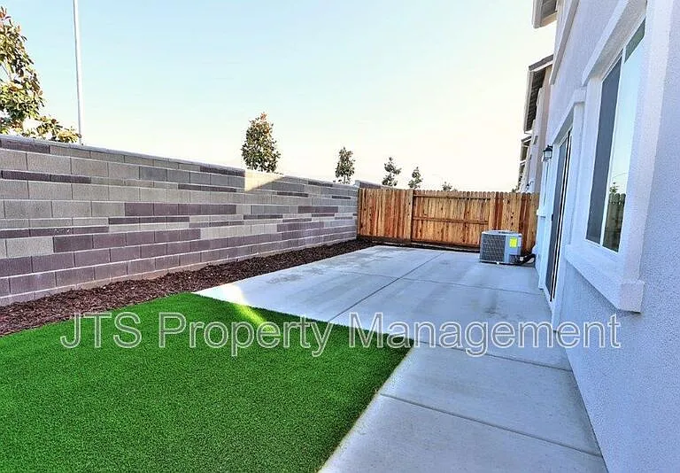 2097 Shady Tree Cir — Photo 72