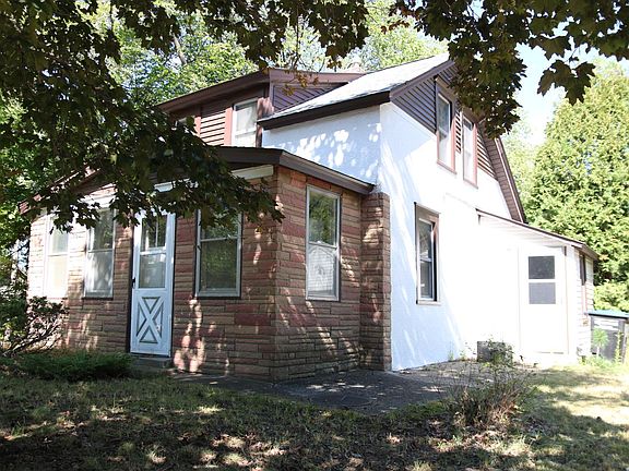 5th image of 2466 Dale St N