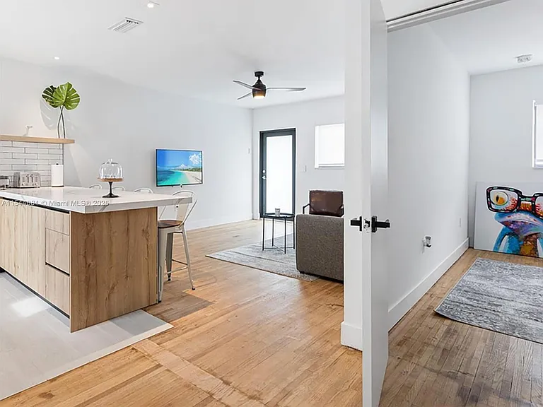 740 SW 9th St #1 — Photo 9