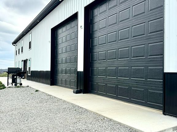 3rd image of 2585 Manton Rd