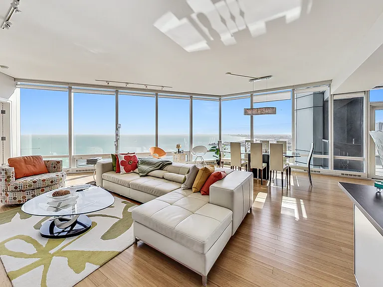 340 E Randolph St #4901 — Photo 7