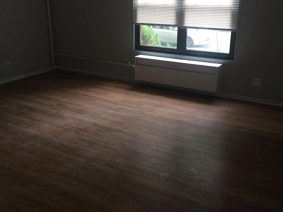 2nd image of 2600 W Rascher Ave