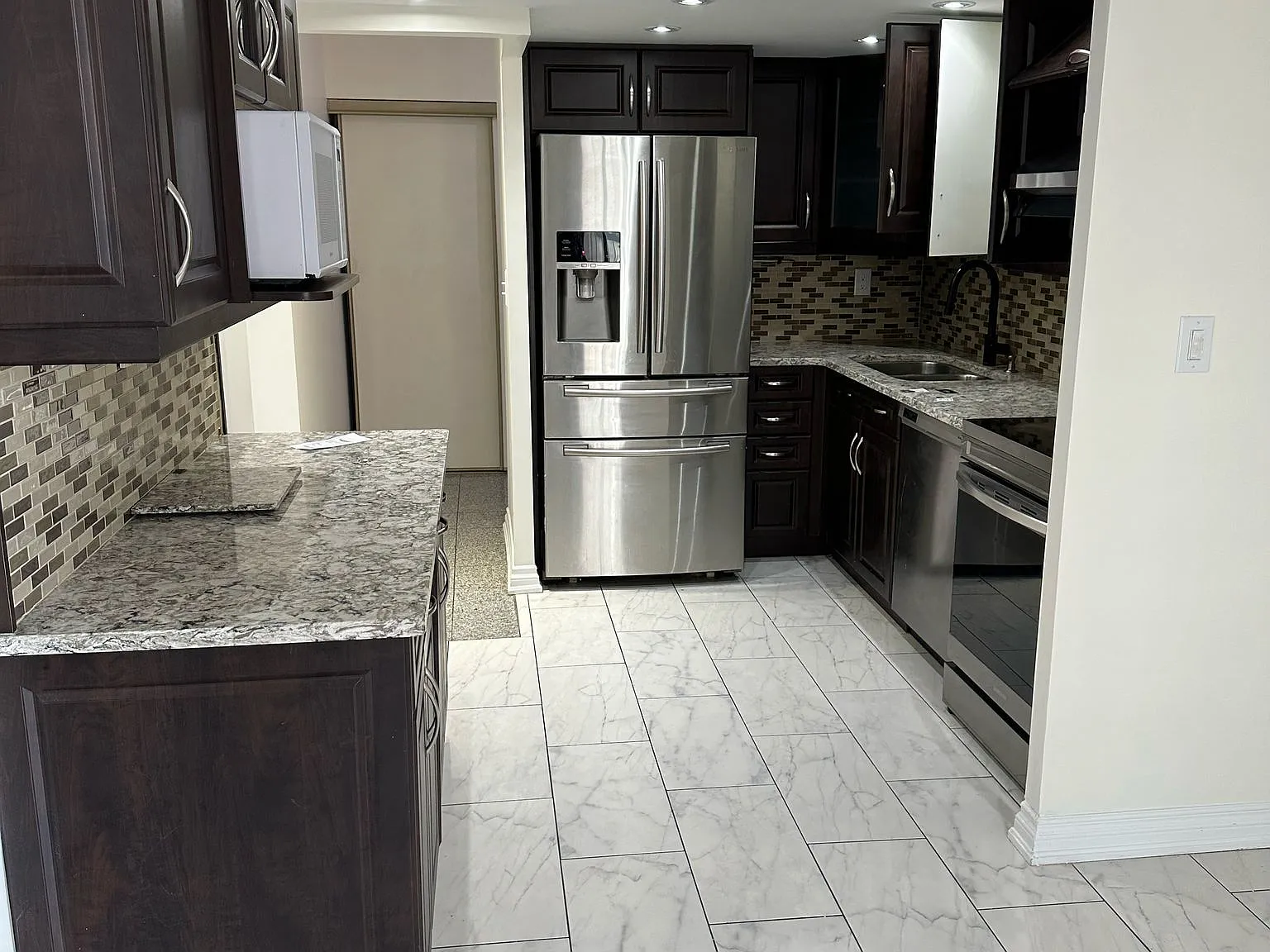 2 bed, $2,550 — Photo 4