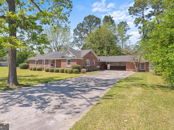 703 Wells St, Claxton, GA 30417