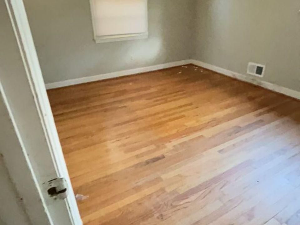 2nd image of 1612 Fairfax Dr