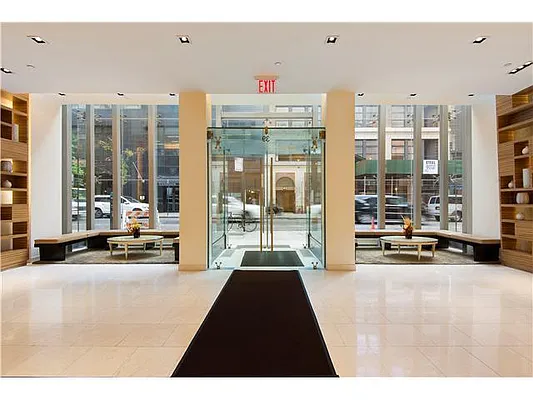 Rented by R New York | media 21