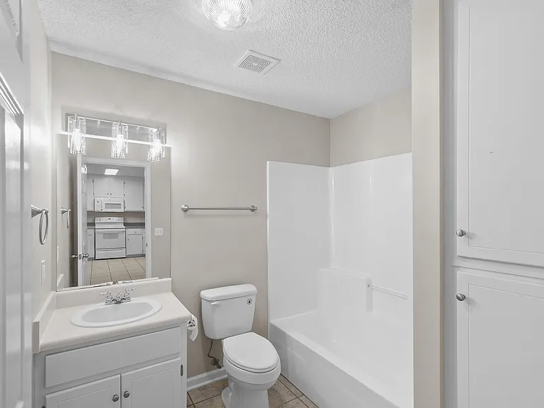 110 Creeke Ln — Photo 17
