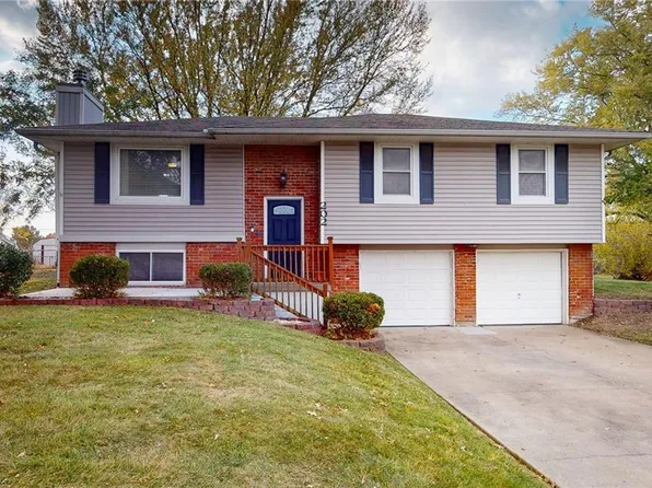 202 17th Ave S, Greenwood, MO 64034