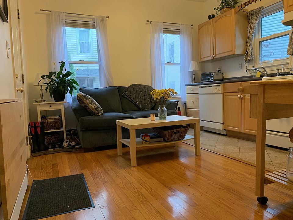 2nd image of 5 Bishop Pl #2