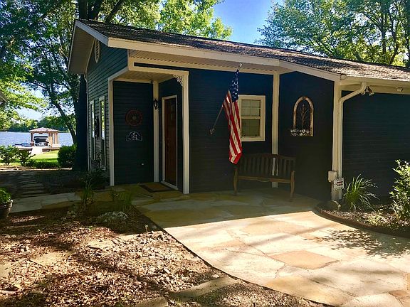 Front entry-flagstone porch!