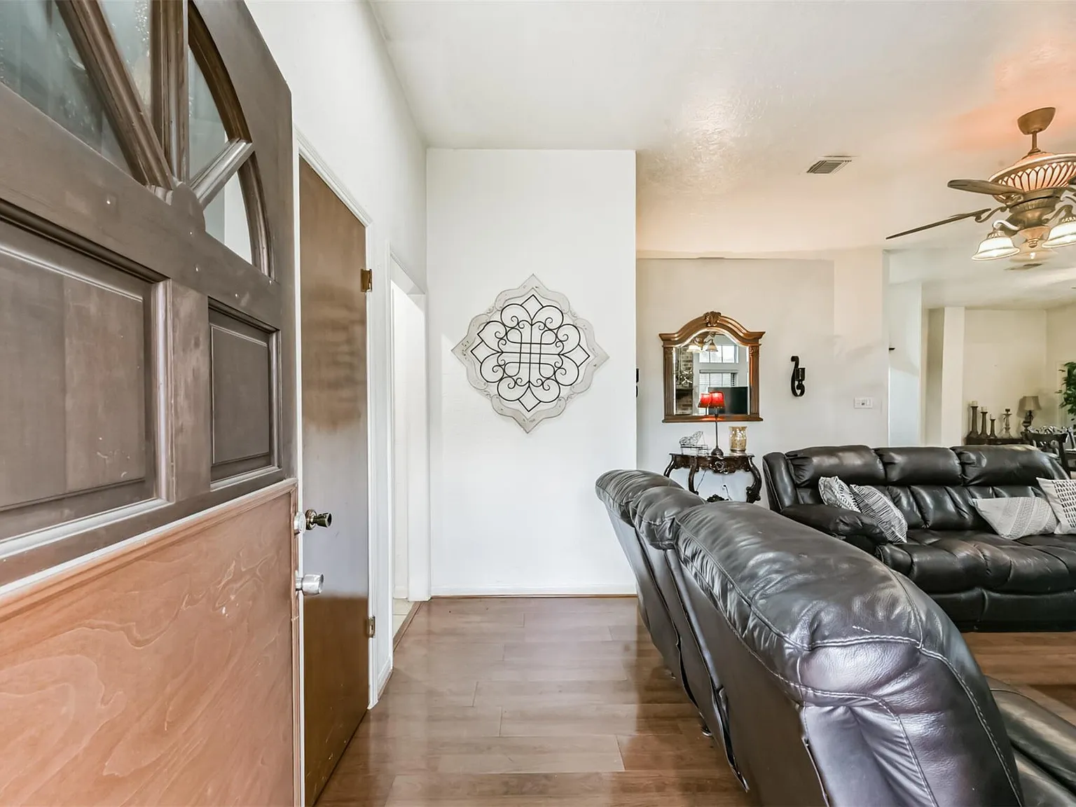 3 bed, 2.0 bath, 1710 sqft, $1,950 — Photo 3