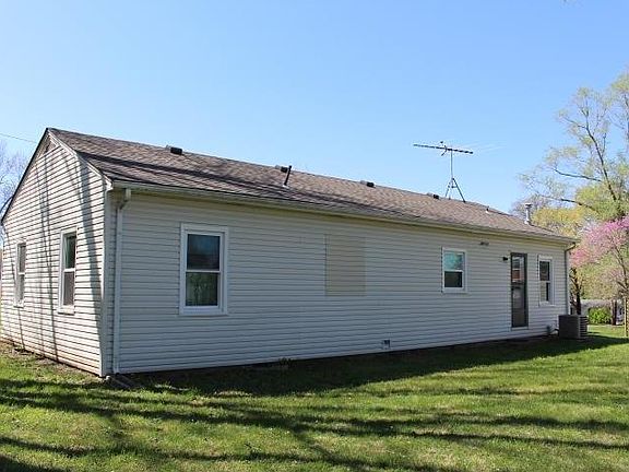 3rd image of 819 S Delaware St