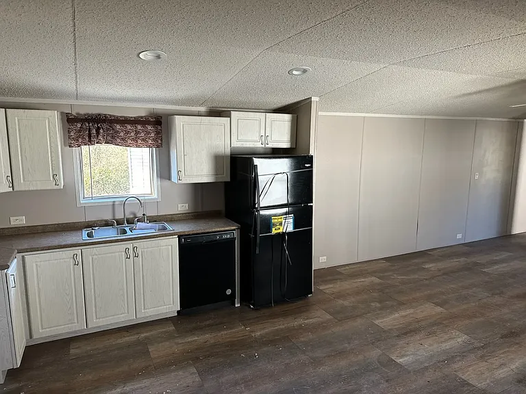 25 Riviera Courts Dr — Photo 2