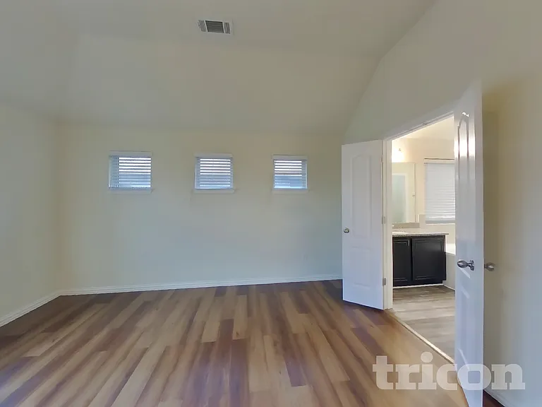 1304 Meridian Dr — Photo 6
