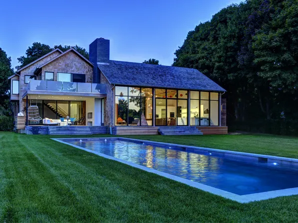 https://photos.zillowstatic.com/fp/204ef3b1f2a93140553ee56684ecbfb8-p_e.webp