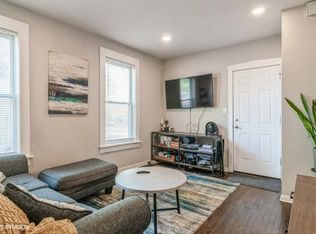 3858 N Whipple St #1R, Chicago, IL 60618
